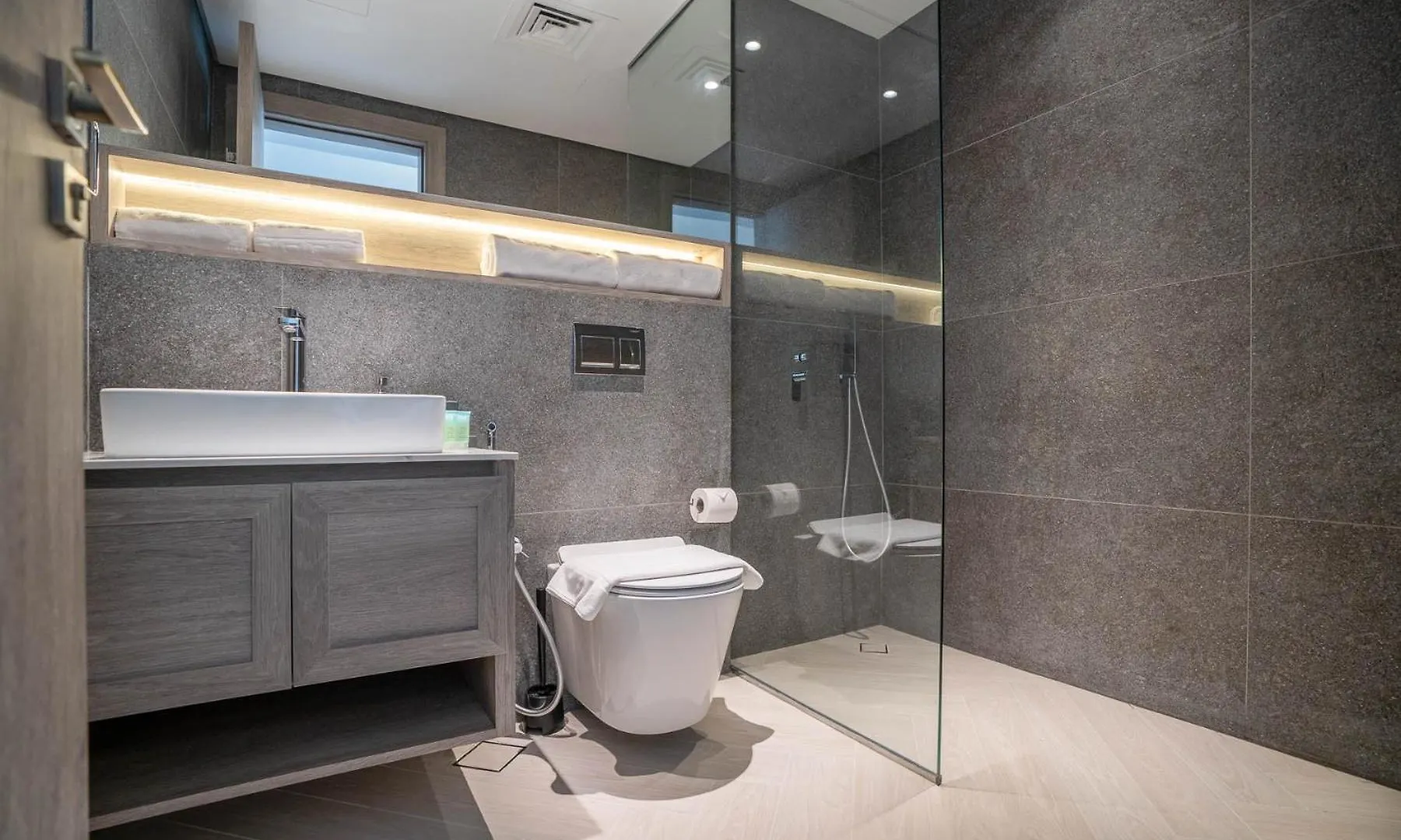 Spacious And Modern Studio -Great Facilities Dubai